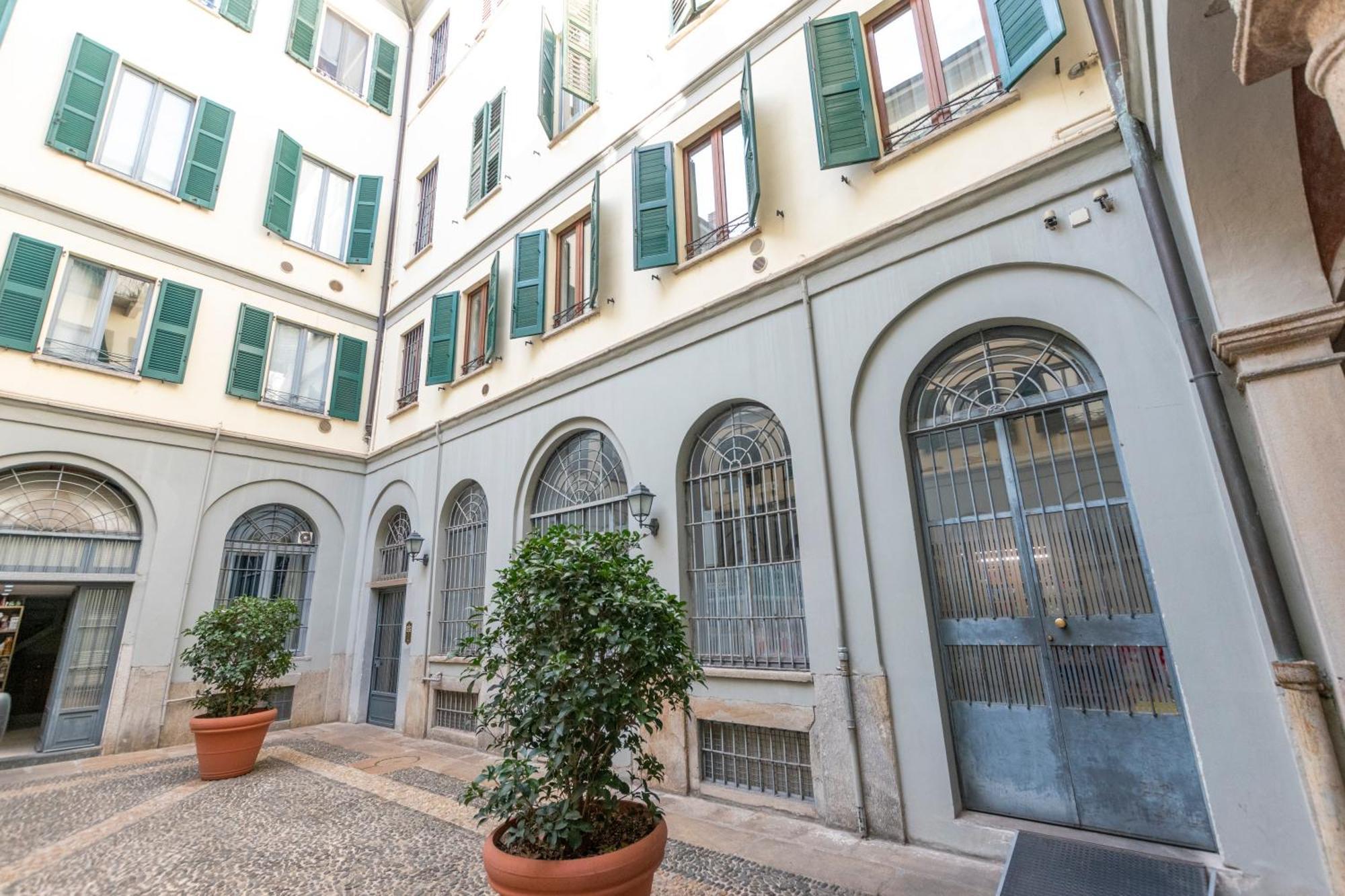 Luxury Apartment Near Duomo Italia 38 Milano Exteriör bild